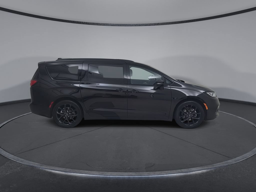 Certified 2025 Chrysler Pacifica Limited FWD image 19