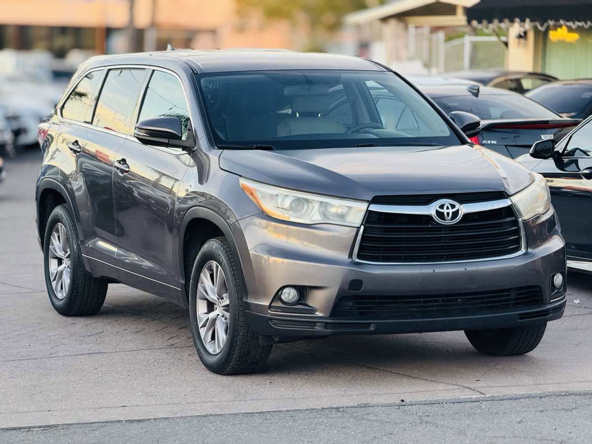 Used 2015 Toyota Highlander Plus image 3