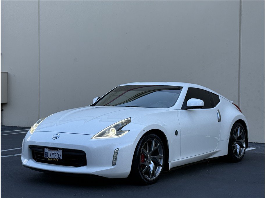 Used 2016 Nissan 370Z Coupe RWD image 3