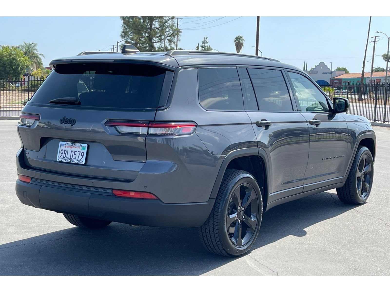 Used 2022 Jeep Grand Cherokee L Laredo RWD image 6