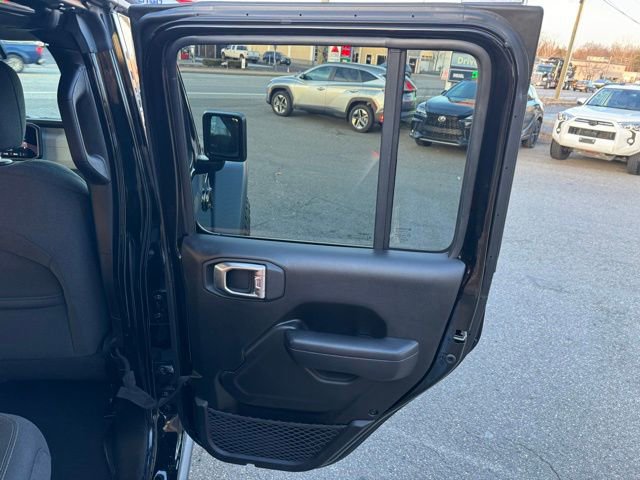 Used 2024 Jeep Wrangler Unlimited AWD/4WD image 15