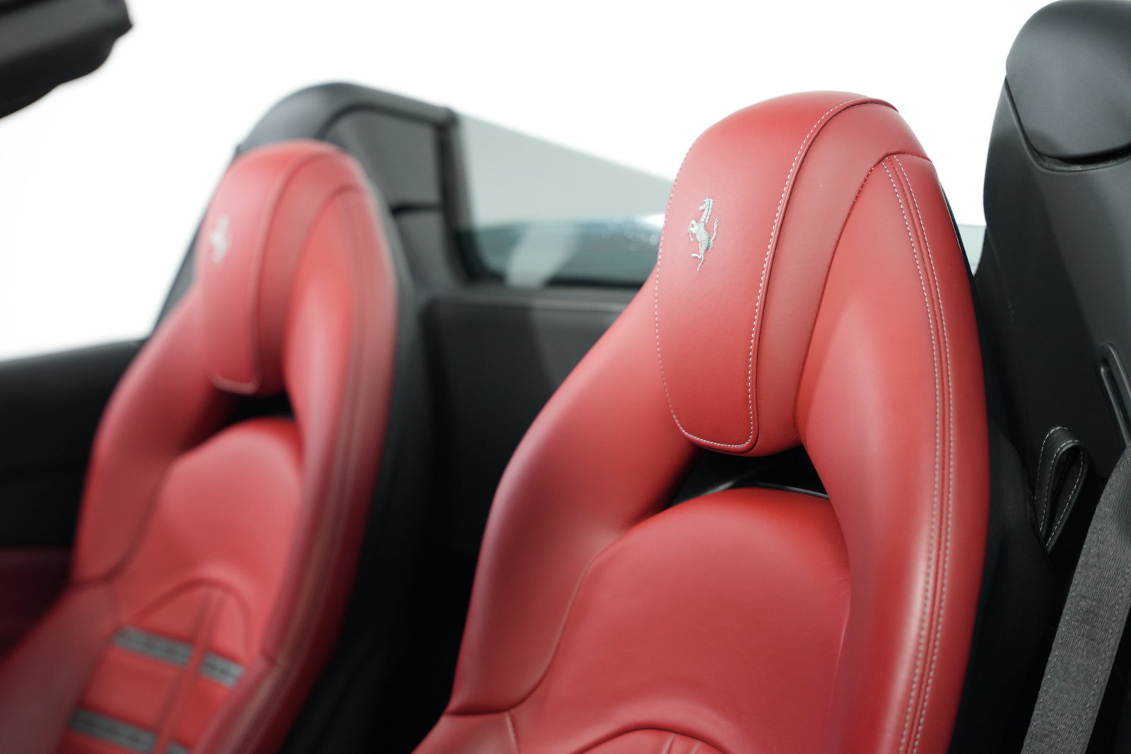 Used 2021 Ferrari F8 Spider RWD image 49