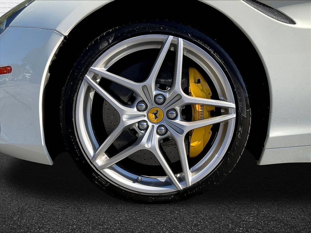 Used 2016 Ferrari California T RWD image 23