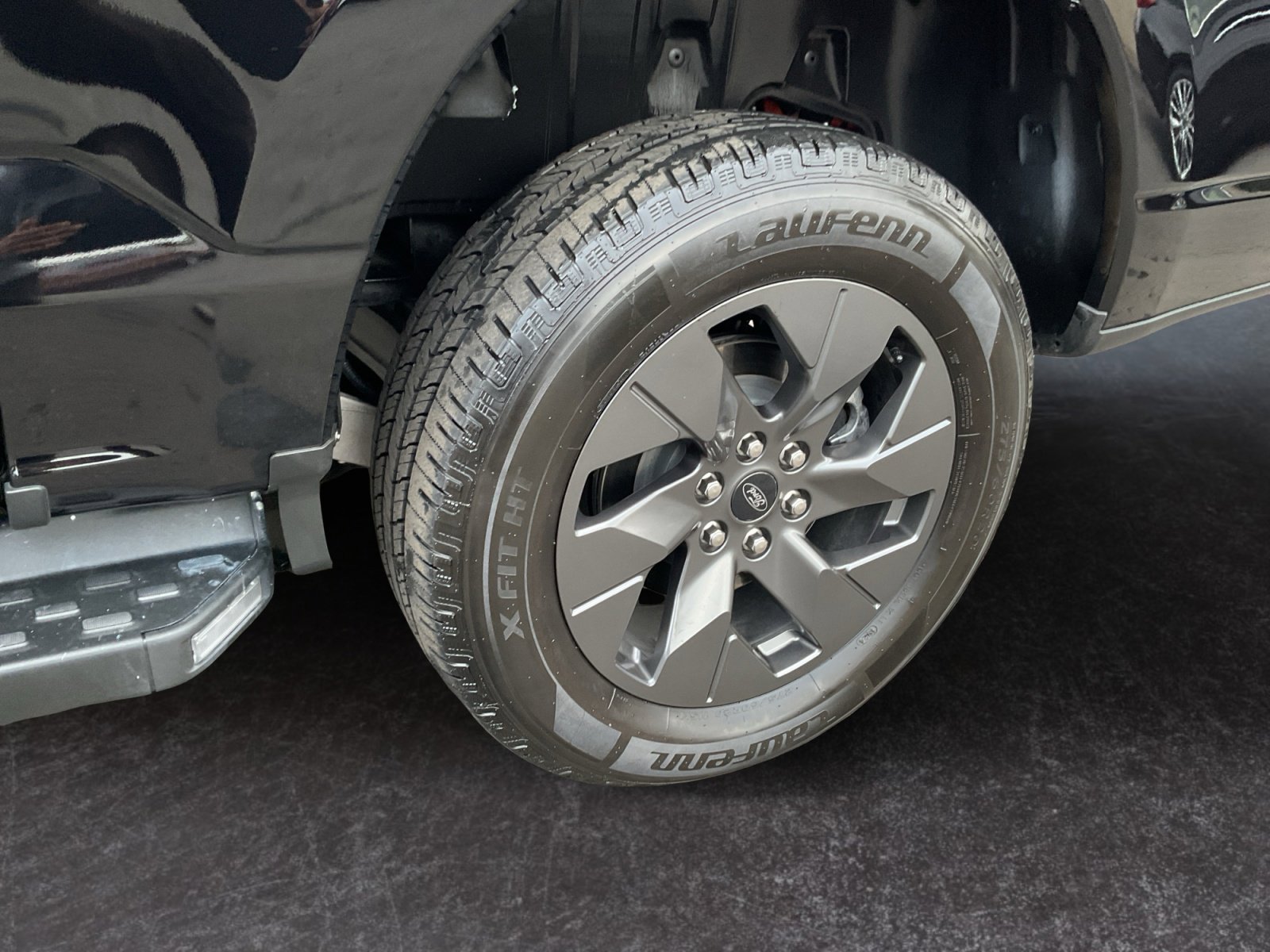 Used 2022 Ford F150 Lightning Lariat image 10