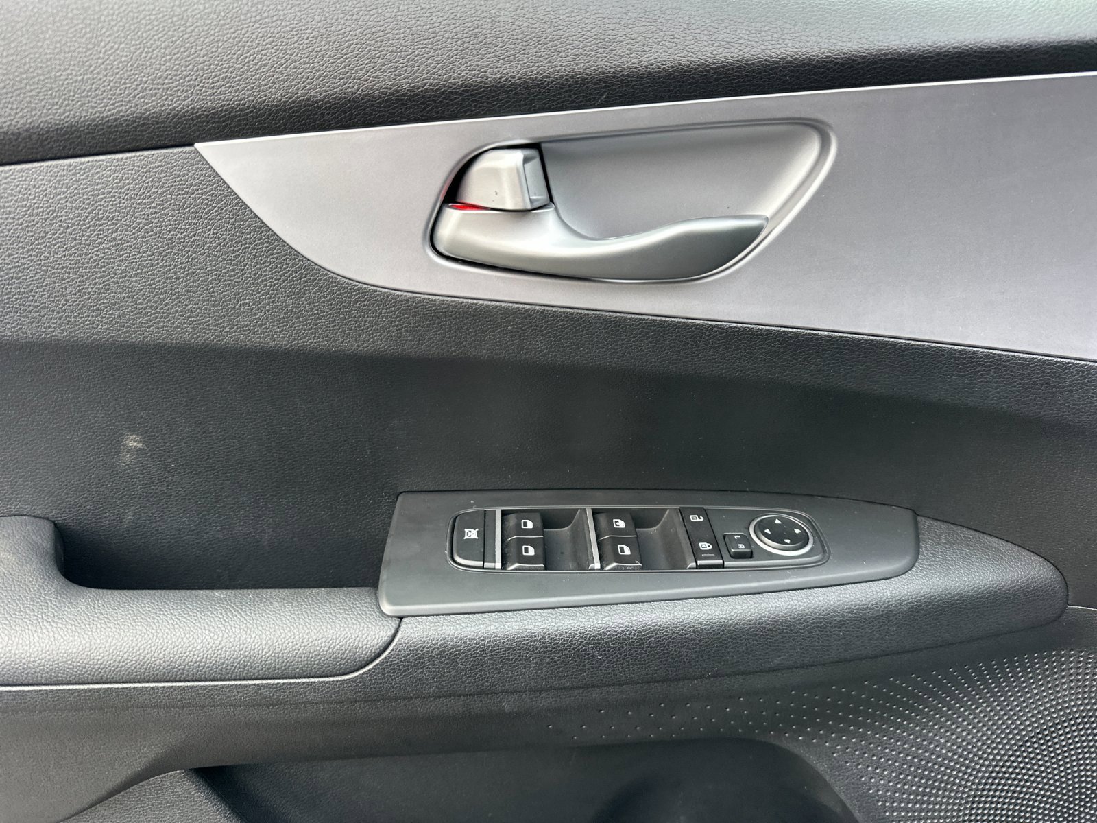 Used 2024 Kia Forte LXS image 11