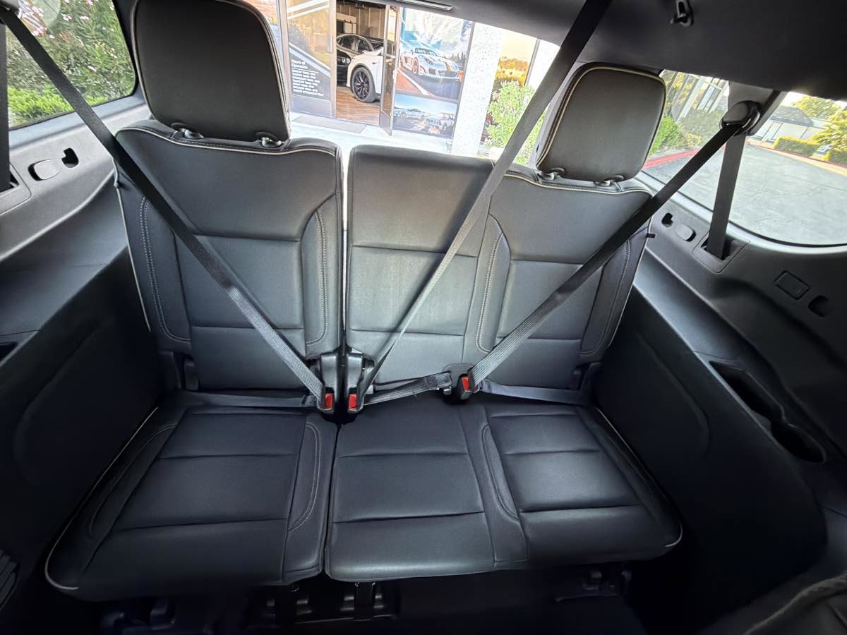 Used 2023 Chevrolet Suburban Premier RWD image 25