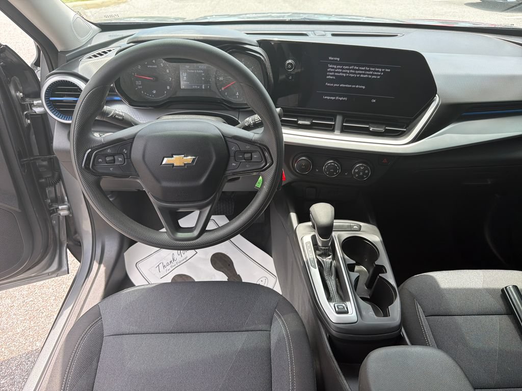 Used 2026 Chevrolet Trax LS w/ LS Convenience Package FWD image 27