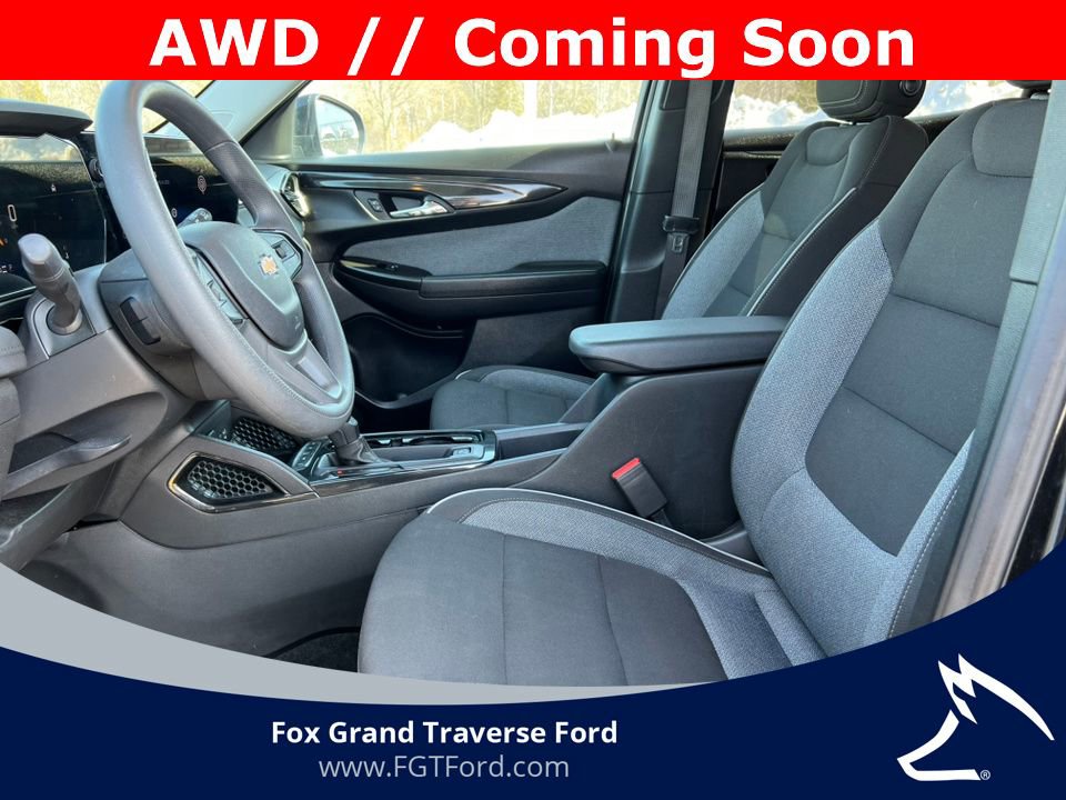 Used 2025 Chevrolet TrailBlazer LT AWD/4WD image 3