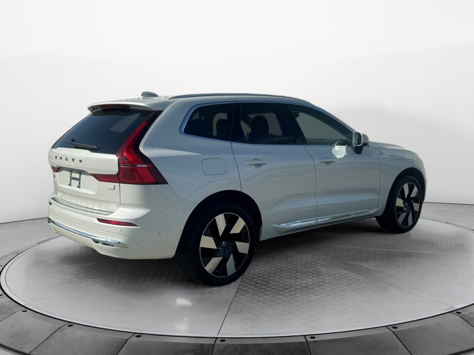 Certified 2023 Volvo XC60 T8 Plus w/ Climate Package AWD/4WD image 7