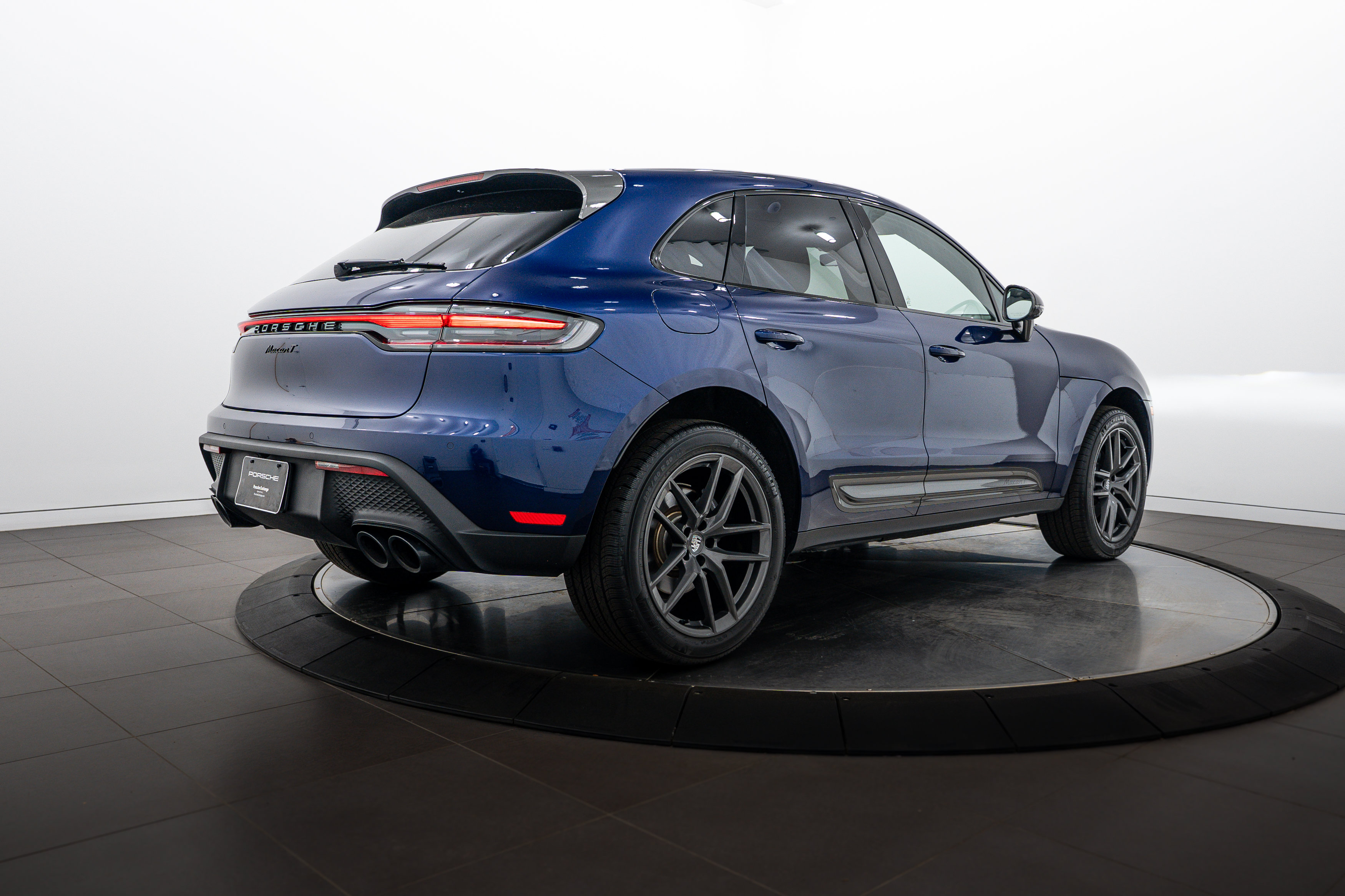 Certified 2026 Porsche Macan Turbo AWD/4WD image 7