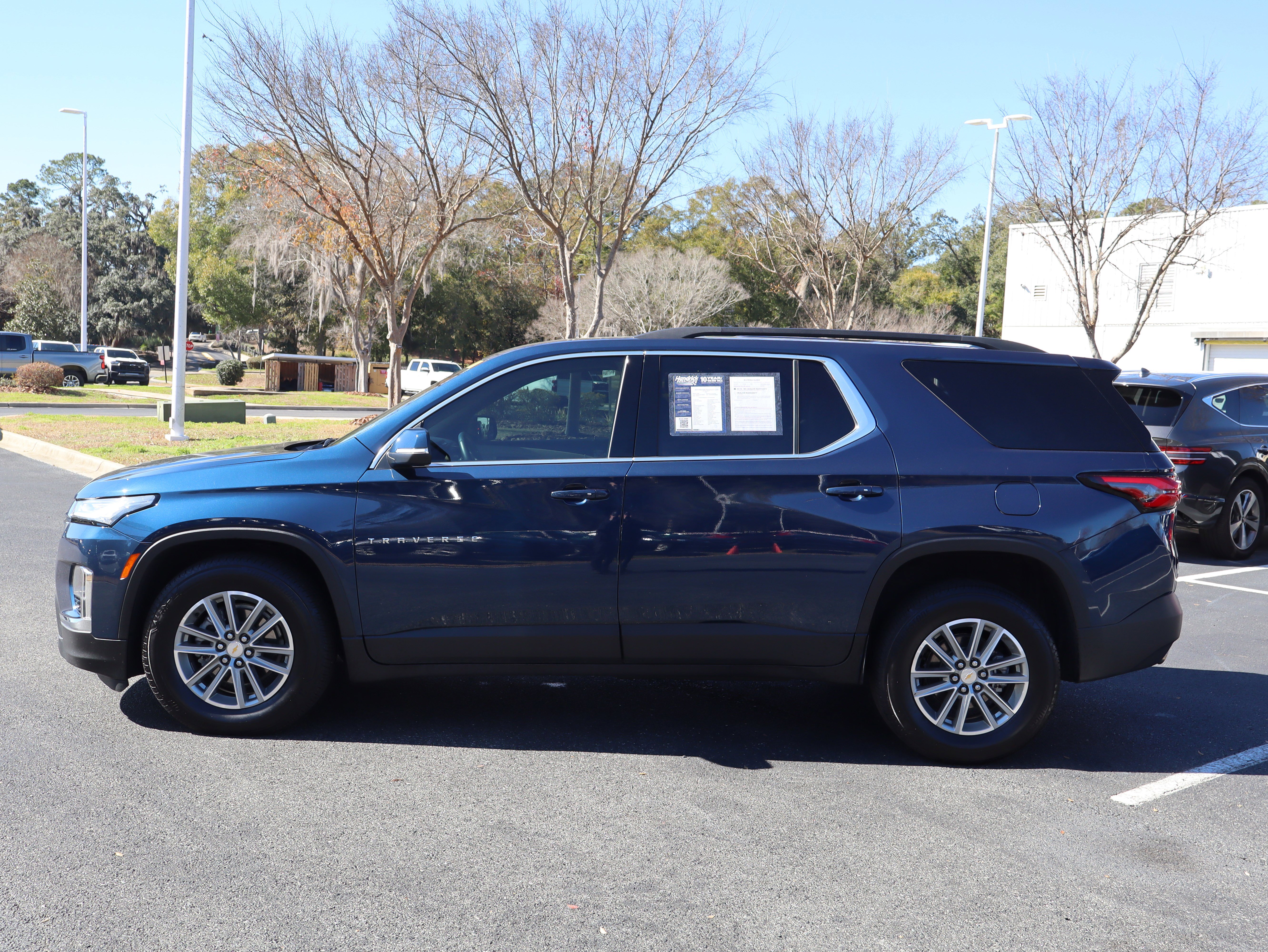 Used 2023 Chevrolet Traverse LT image 8