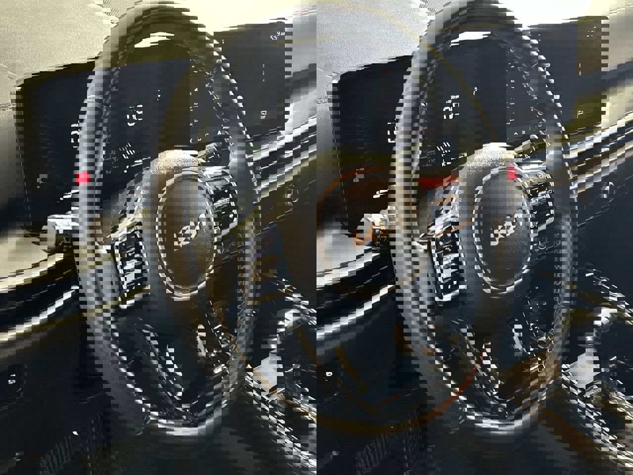 Used 2024 Kia Sorento S image 13