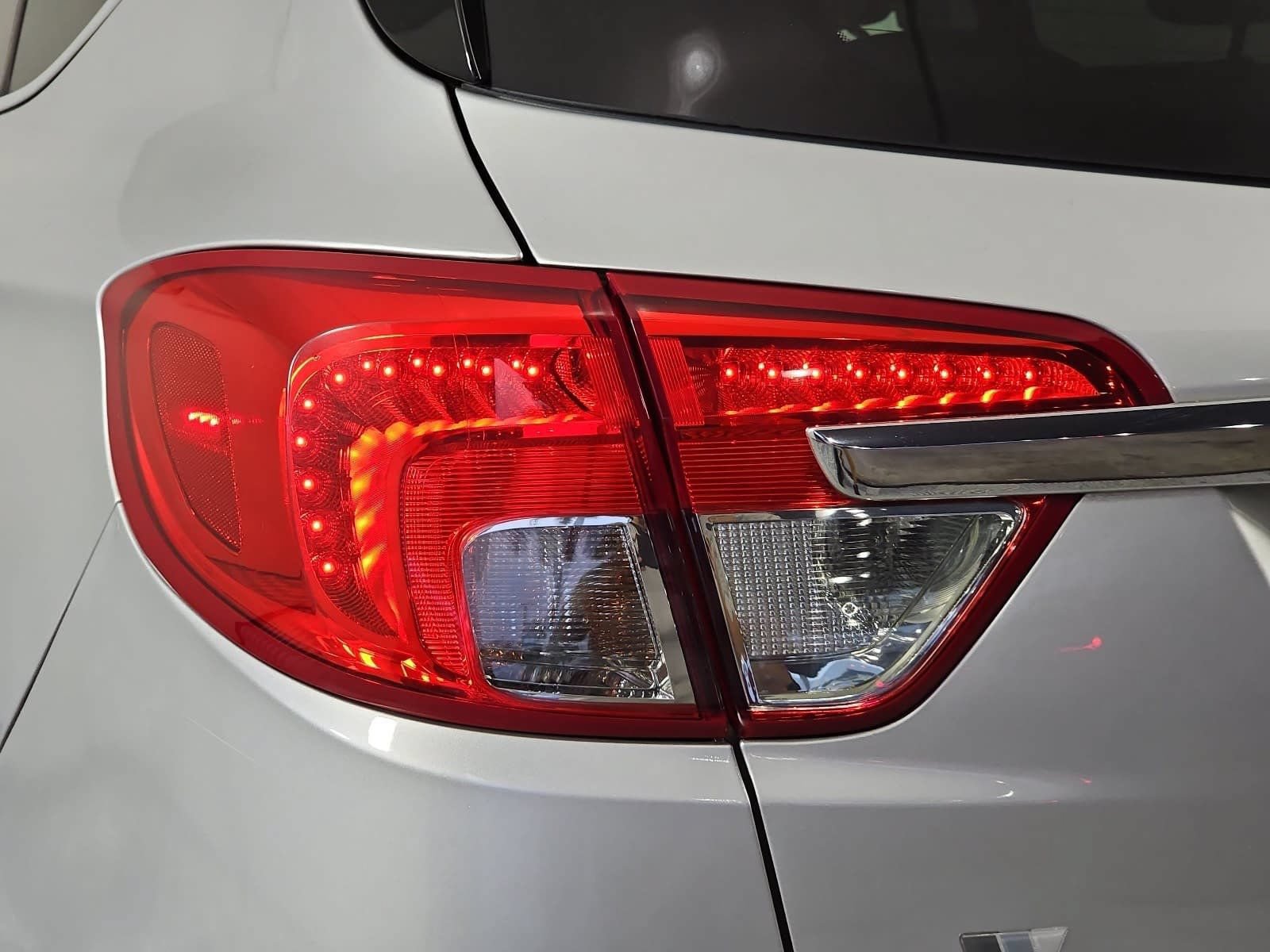 Used 2016 Buick Envision Premium AWD/4WD image 31