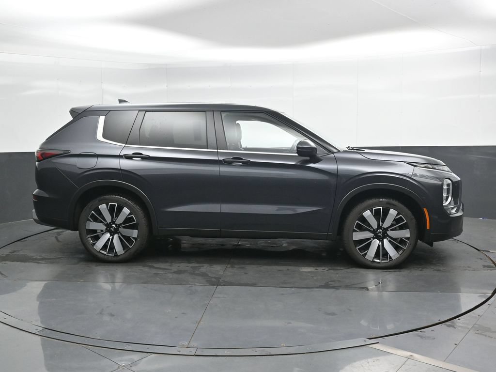 Used 2025 Mitsubishi Outlander SE AWD/4WD image 5