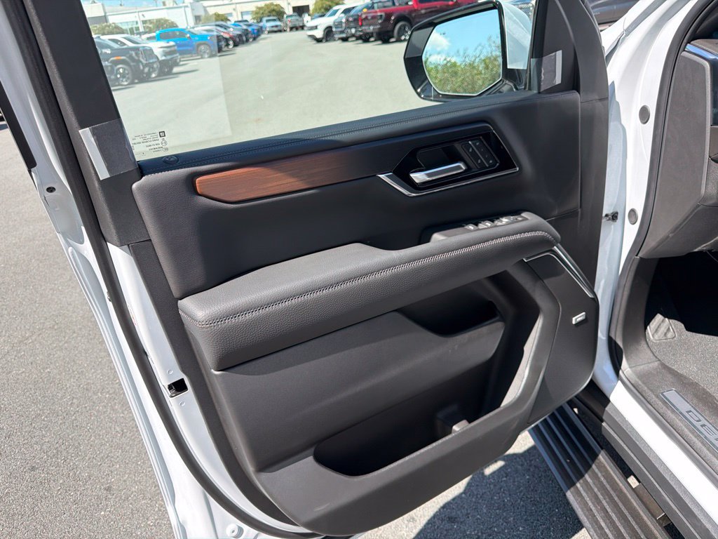 New 2026 GMC Yukon Denali w/ Denali Reserve Package AWD/4WD image 10