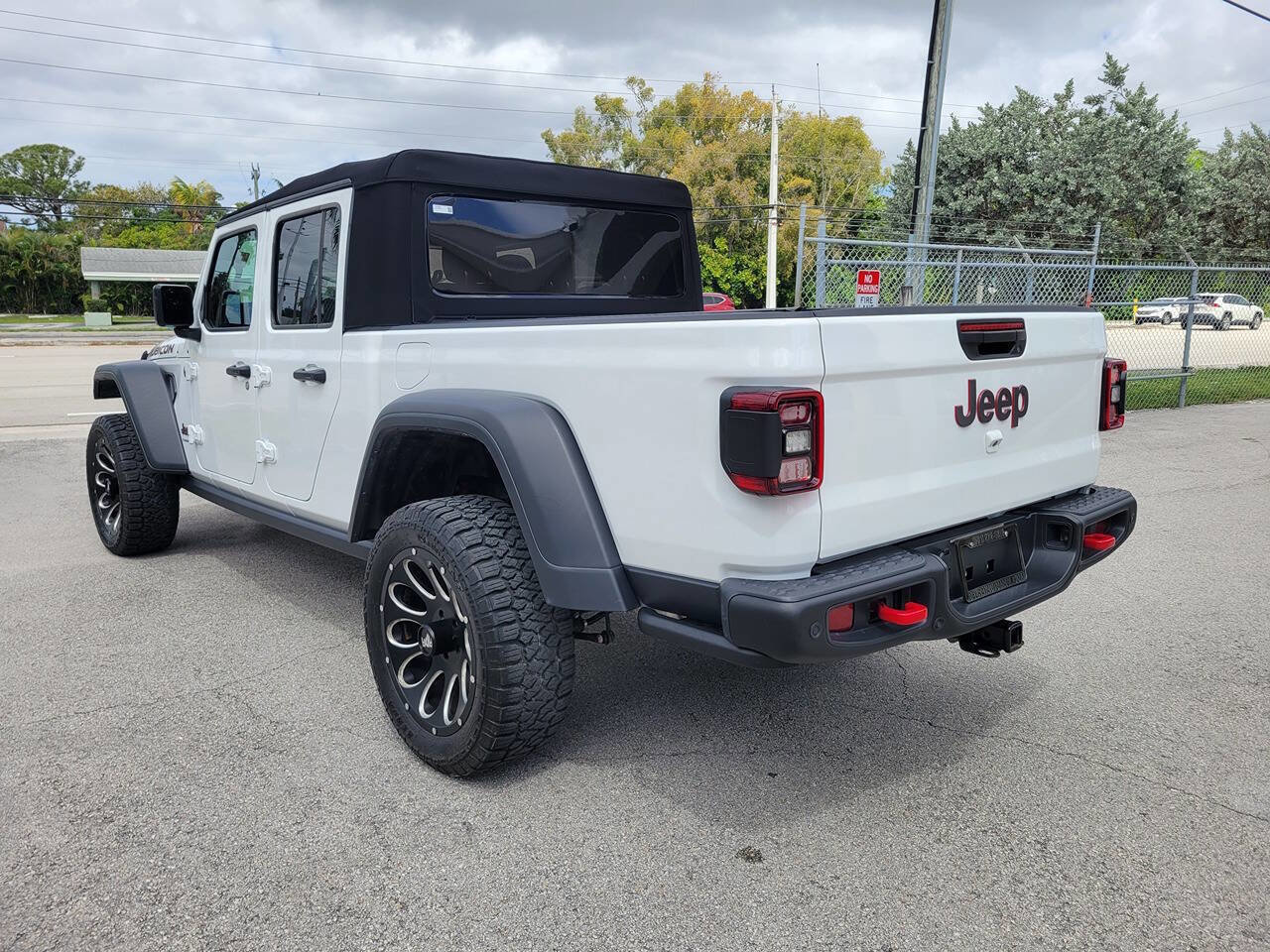 Used 2024 Jeep Gladiator Rubicon w/ Safety Group AWD/4WD image 7