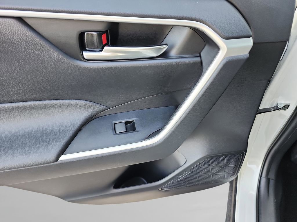 Used 2021 Toyota RAV4 XLE image 22