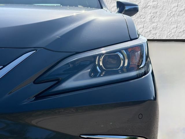 Used 2025 Lexus ES 300h w/ Premium Package FWD image 9