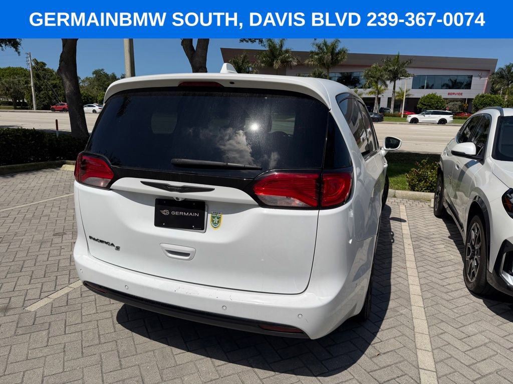 Used 2019 Chrysler Pacifica Touring Plus w/ Advanced Safetytec Group FWD image 9