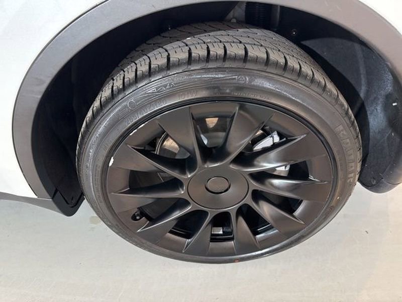 Used 2023 Tesla Model Y Long Range image 9