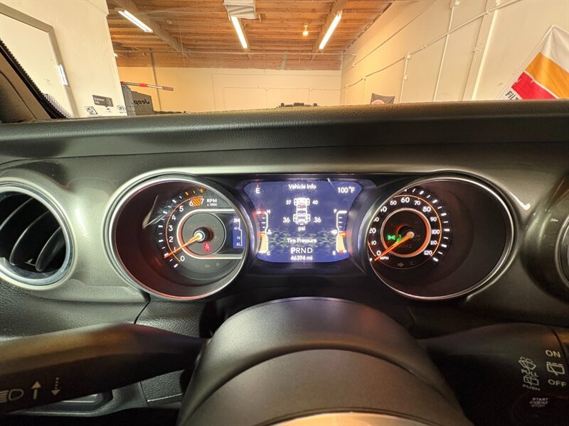 Used 2018 Jeep Wrangler Unlimited Sahara AWD/4WD image 15