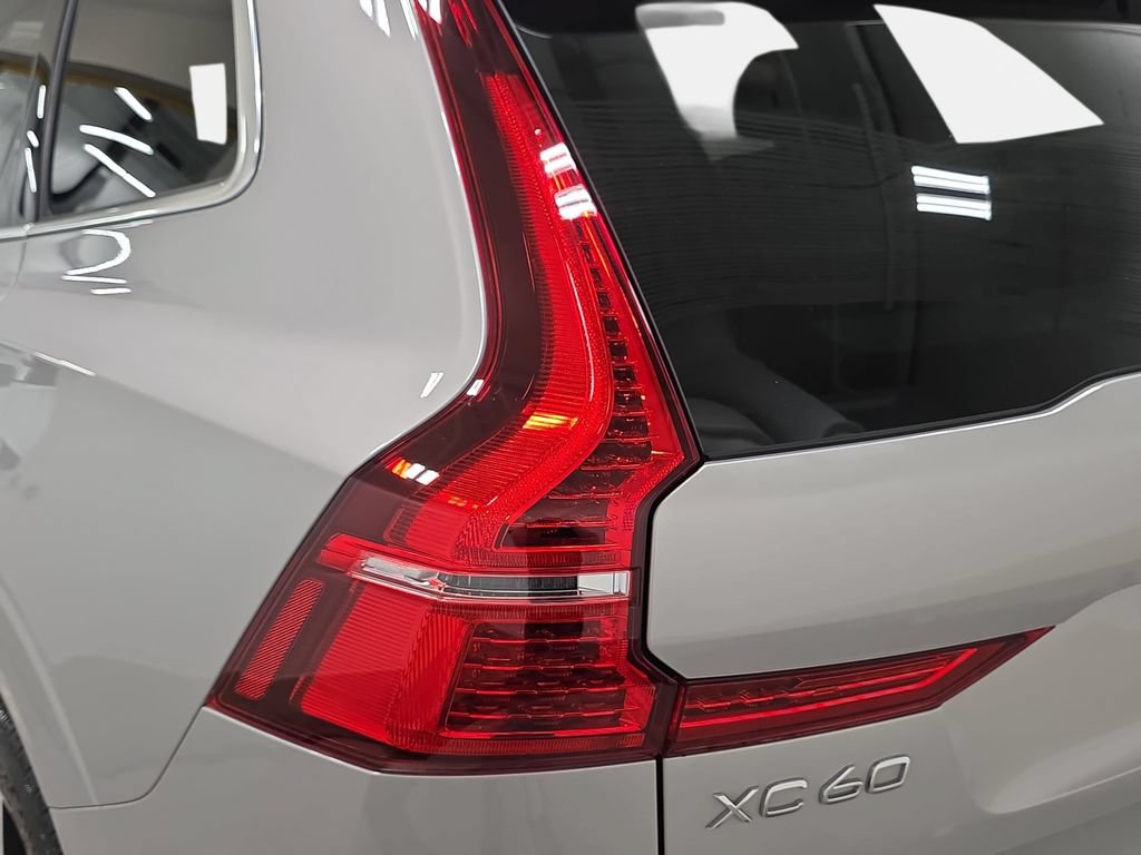 Used 2022 Volvo XC60 B5 Inscription w/ Advanced Package AWD/4WD image 32