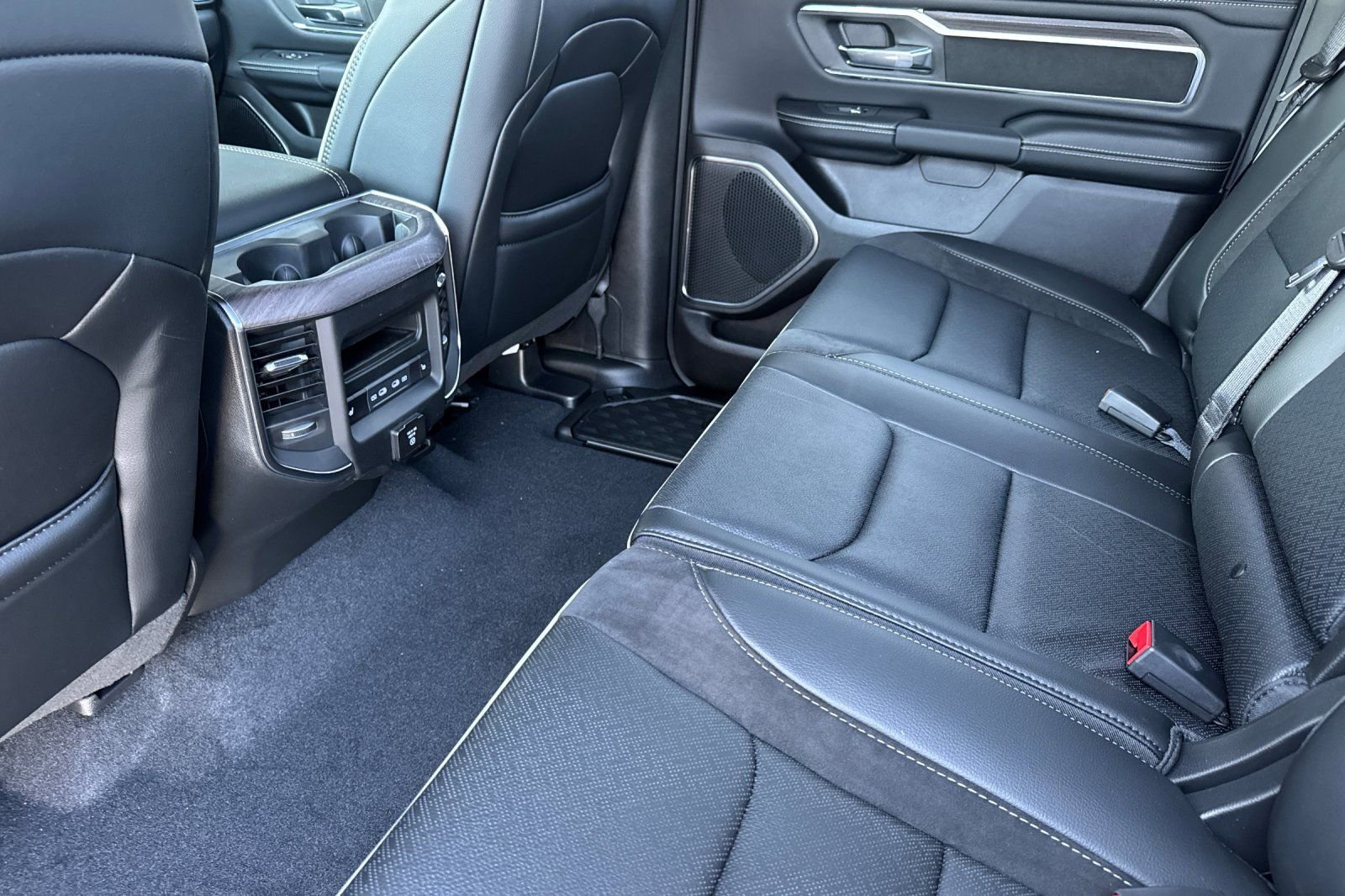 New 2026 RAM 1500 Laramie AWD/4WD image 11