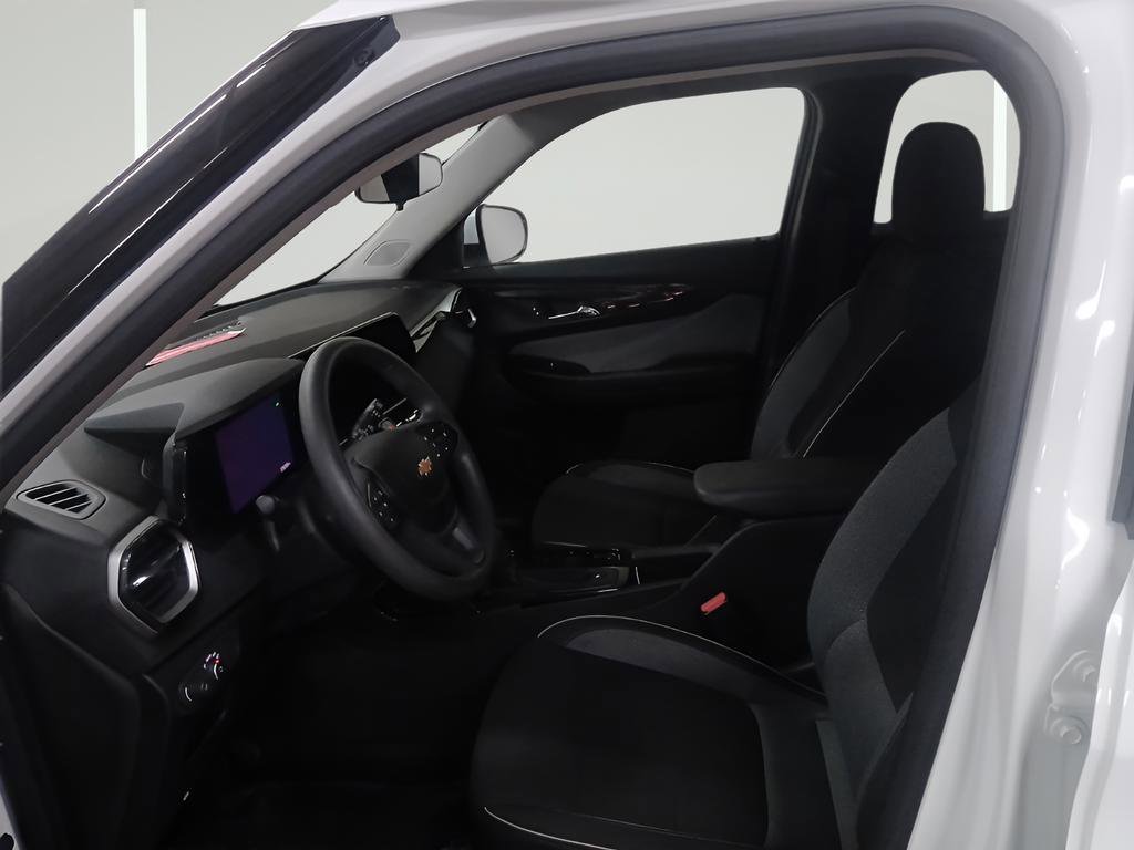 Used 2025 Chevrolet TrailBlazer LT w/ Driver Confidence Package image 23