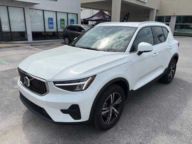 Used 2025 Volvo XC40 B5 Core w/ Protection Package AWD/4WD image 2