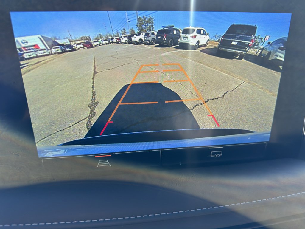 Used 2024 GMC Yukon SLE w/ Gmc Pro Safety Plus Package image 27