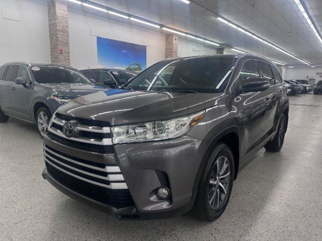 Used 2017 Toyota Highlander XLE AWD/4WD image 2
