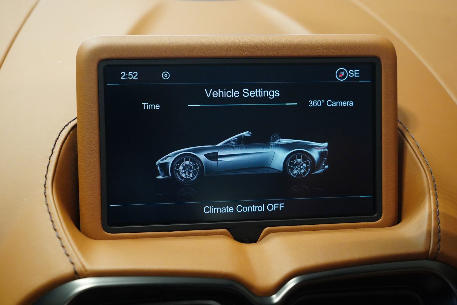 Used 2021 Aston Martin V8 Vantage Roadster RWD image 23
