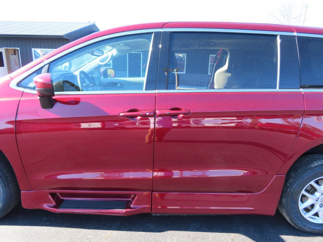 Used 2017 Chrysler Pacifica Touring FWD image 15