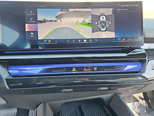 Used 2024 BMW 540i xDrive w/ Premium Package image 25