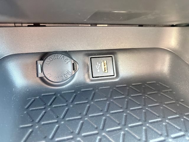 Used 2025 Toyota RAV4 XLE FWD image 20
