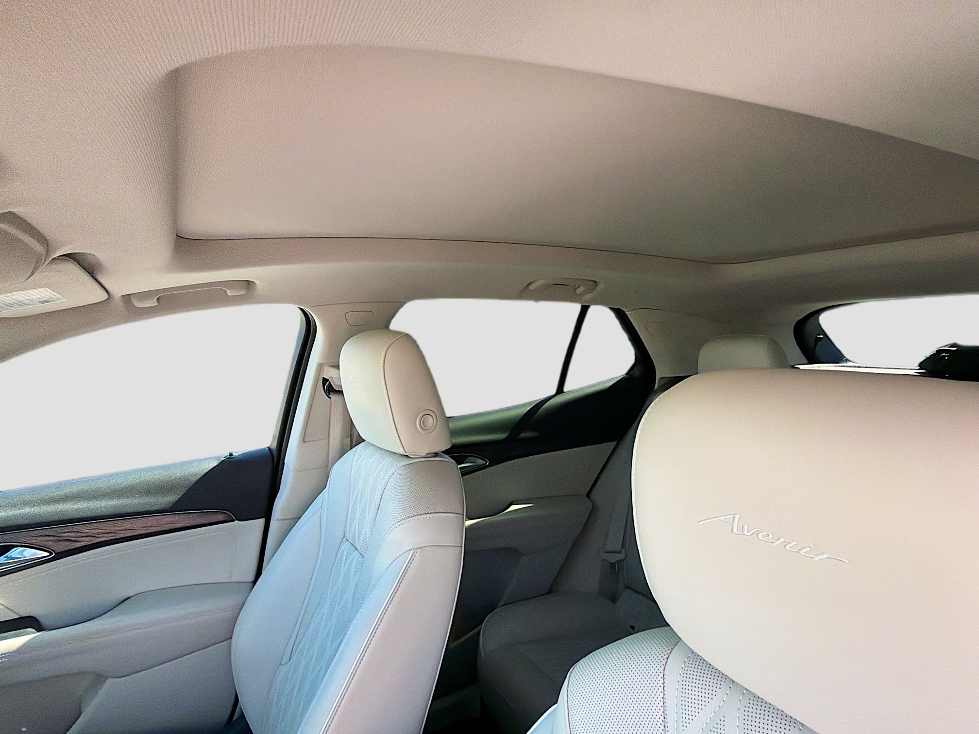 Used 2023 Buick Envision Avenir image 27