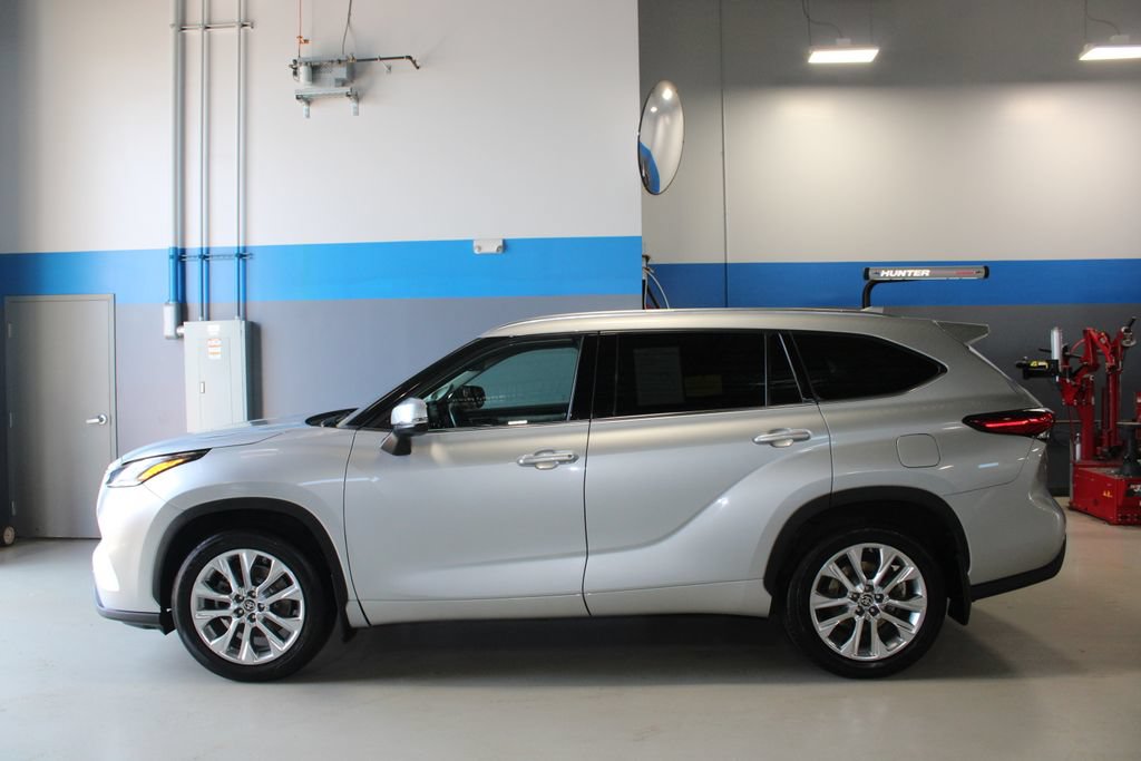 Used 2021 Toyota Highlander Limited AWD/4WD image 11