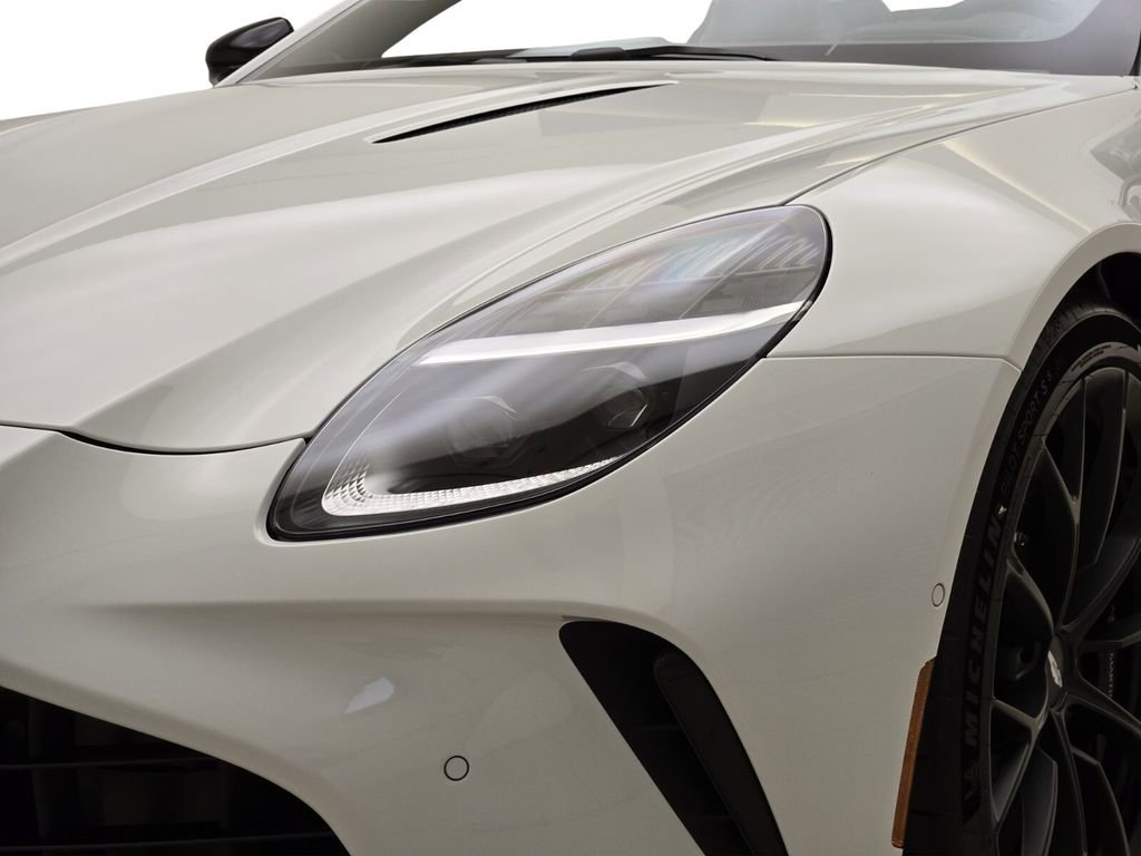New 2026 Aston Martin V8 Vantage Coupe RWD image 5