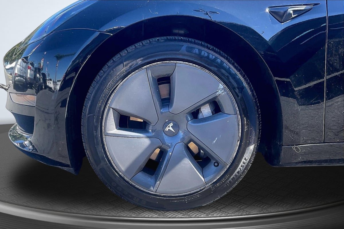 Used 2023 Tesla Model 3 Standard Range RWD image 9