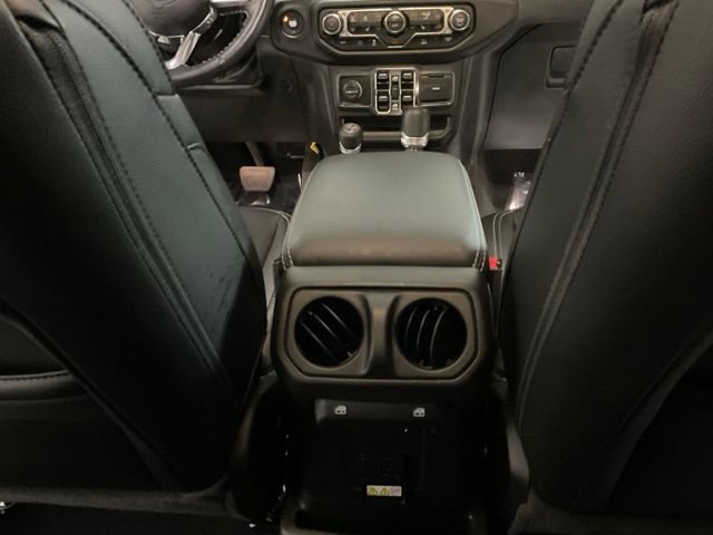 Used 2022 Jeep Wrangler Unlimited Sahara w/ Cold Weather Group AWD/4WD image 32
