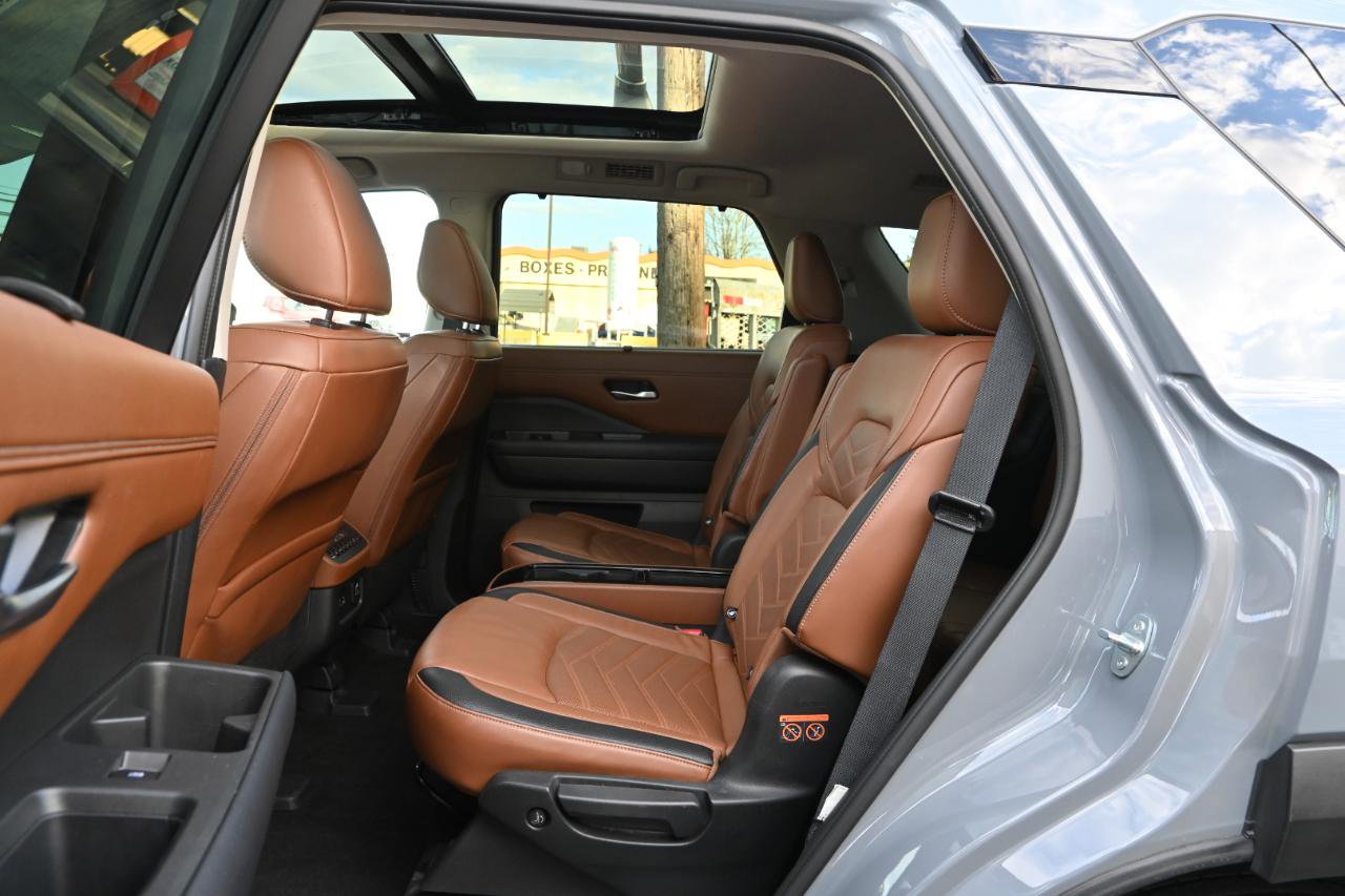 Used 2023 Nissan Pathfinder Platinum AWD/4WD image 17