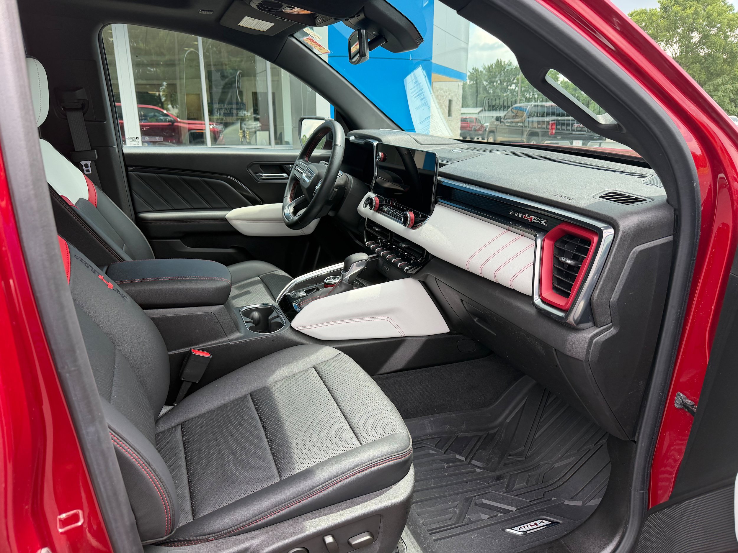 Used 2024 GMC Canyon AT4X AWD/4WD image 4