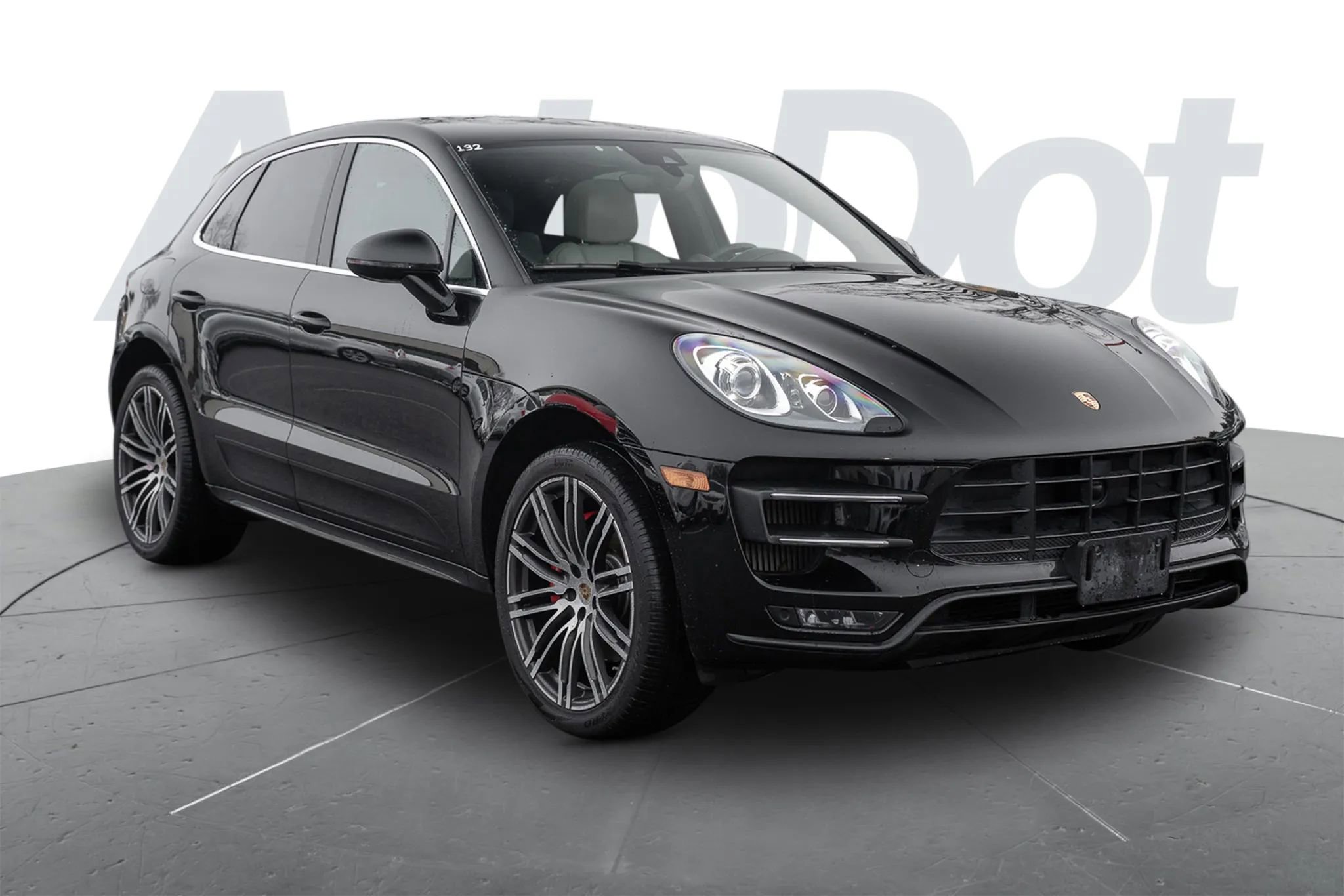 Used 2018 Porsche Macan Turbo image 4