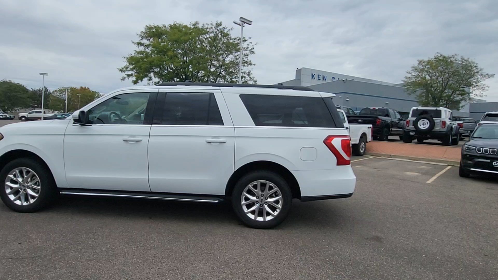 Used 2021 Ford Expedition Max XLT AWD/4WD image 4
