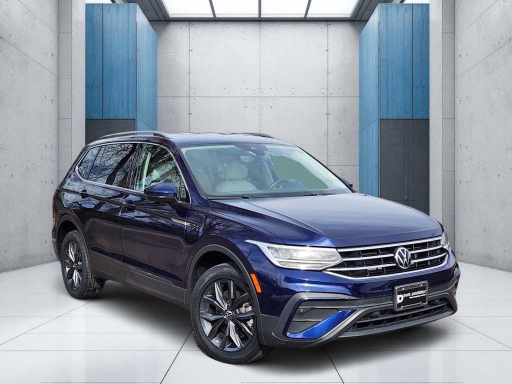 Used 2022 Volkswagen Tiguan SE image 1