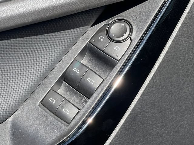 Used 2026 Chevrolet Equinox LT AWD/4WD image 14