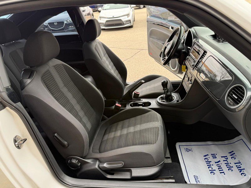 Used 2012 Volkswagen Beetle 2.0T FWD image 19