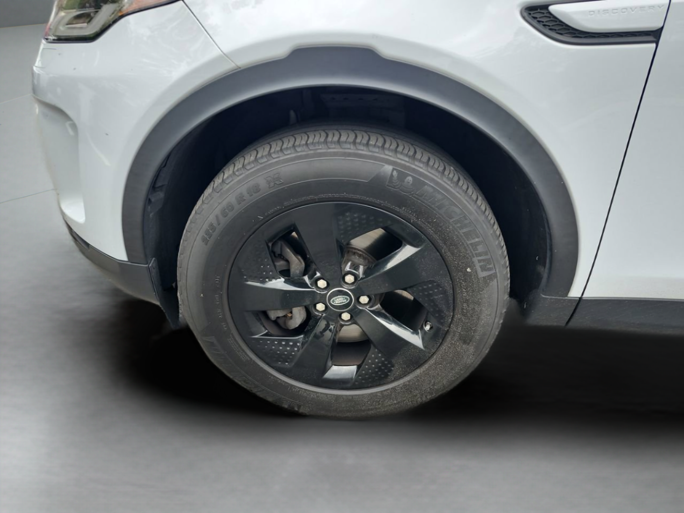 Used 2020 Land Rover Discovery Sport SE AWD/4WD image 28