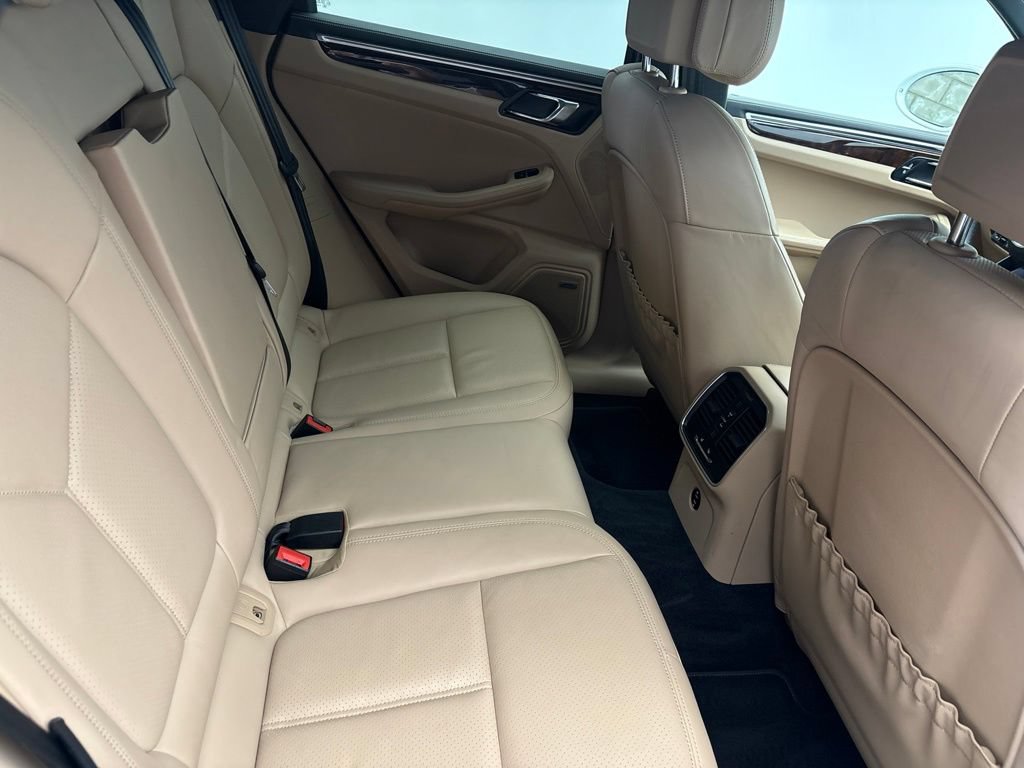 Certified 2023 Porsche Macan S AWD/4WD image 29