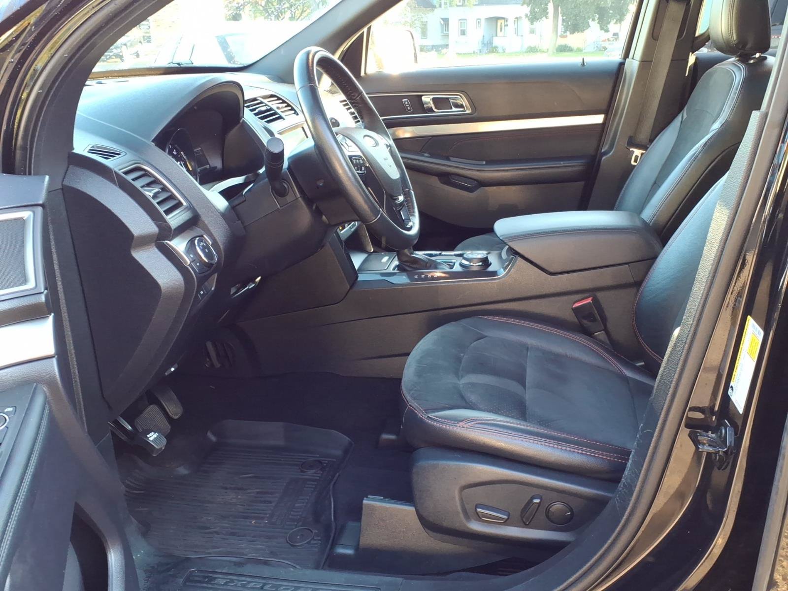 Used 2019 Ford Explorer XLT w/ Equipment Group 202A AWD/4WD image 10